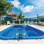 Laura With Pool, Budak, Zadar County Villa