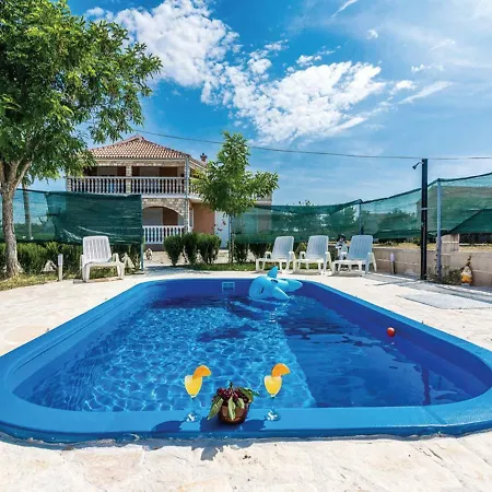 Laura With Pool, Budak, Zadar County Villa