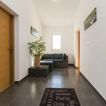 Laura With Pool, Budak, Zadar County Βίλα Stankovci (Zadar)