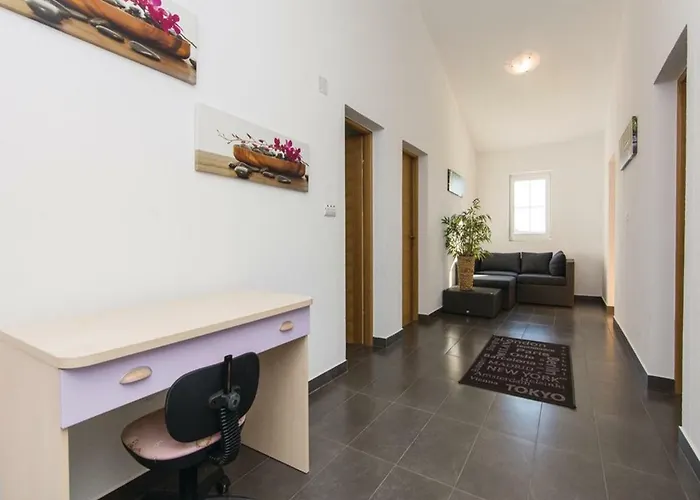 Laura With Pool, Budak, Zadar County Villa