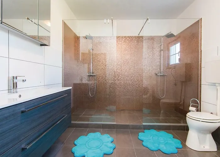 Laura With Pool, Budak, Zadar County Villa *