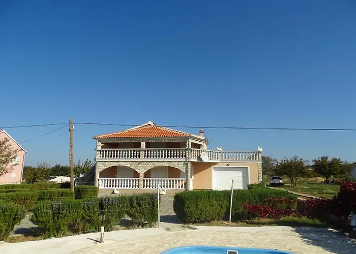 Laura With Pool, Budak, Zadar County Stankovci (Zadar)